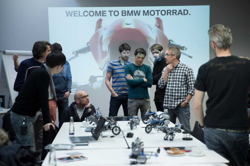 P90248863 highRes bmw motorrad and leg