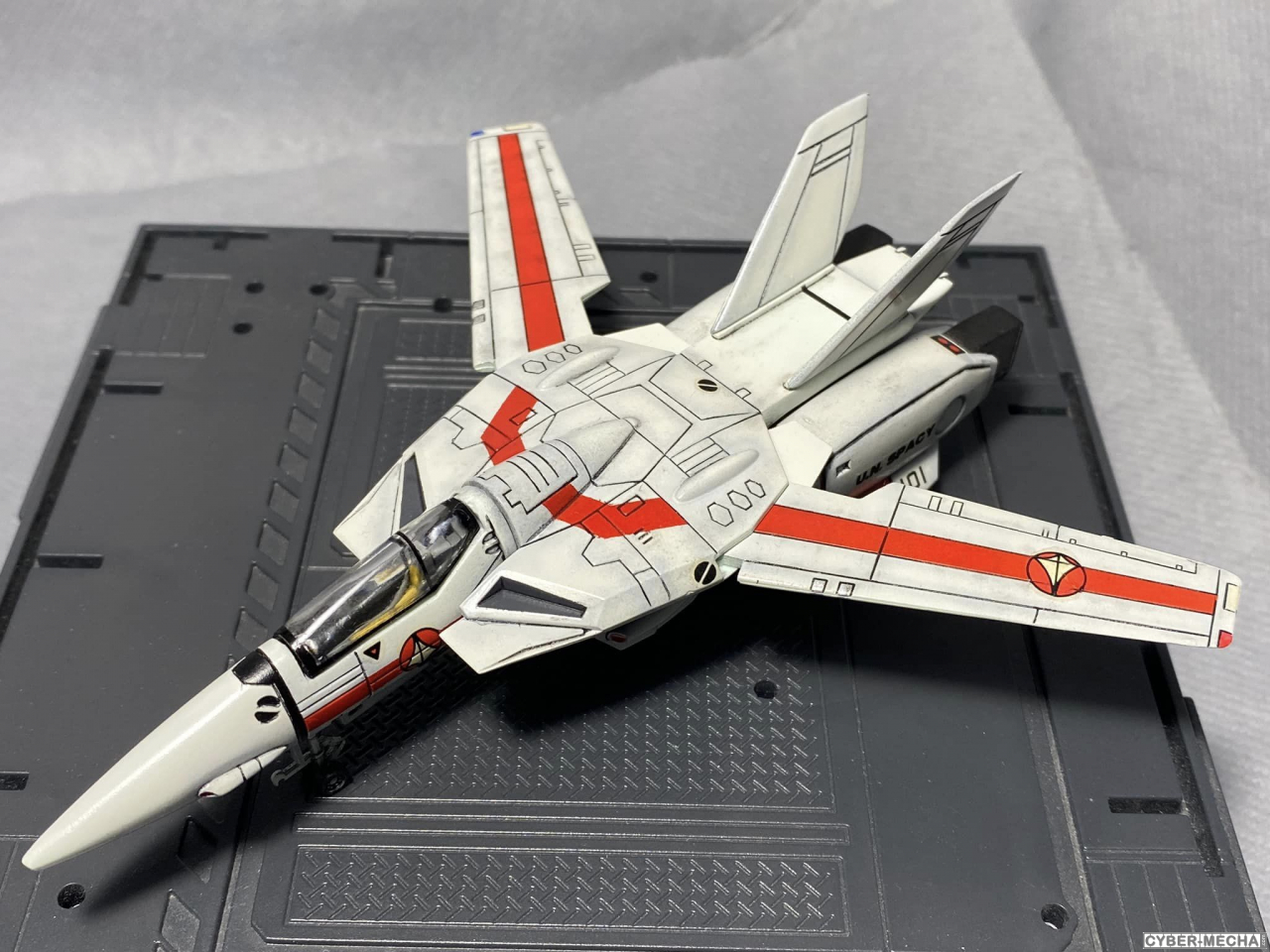 Macross : VF-1J 1/100 1664729572